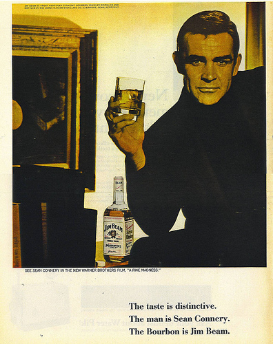 Sean Connery reklamował Jim Beam'a.