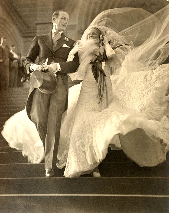 Ślub Madge Elliott i Cyrila Ritcharda, katedra Św Marii, Sydney, 16 IX 1935, fot. Sam Hood