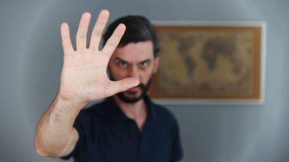 13 gestów, które wpędzi Cię w tarapaty w innych stronach świata
